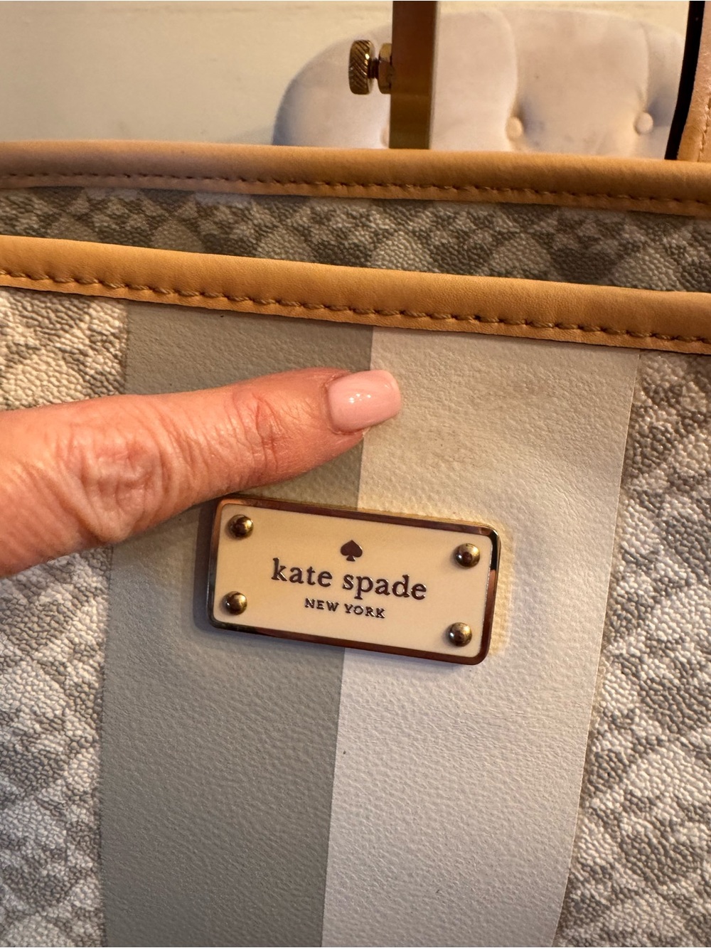 Kate Spade ♠️ Cream & Light Gray Patterned Tote with Center Stripe - Picture 2 of 9
